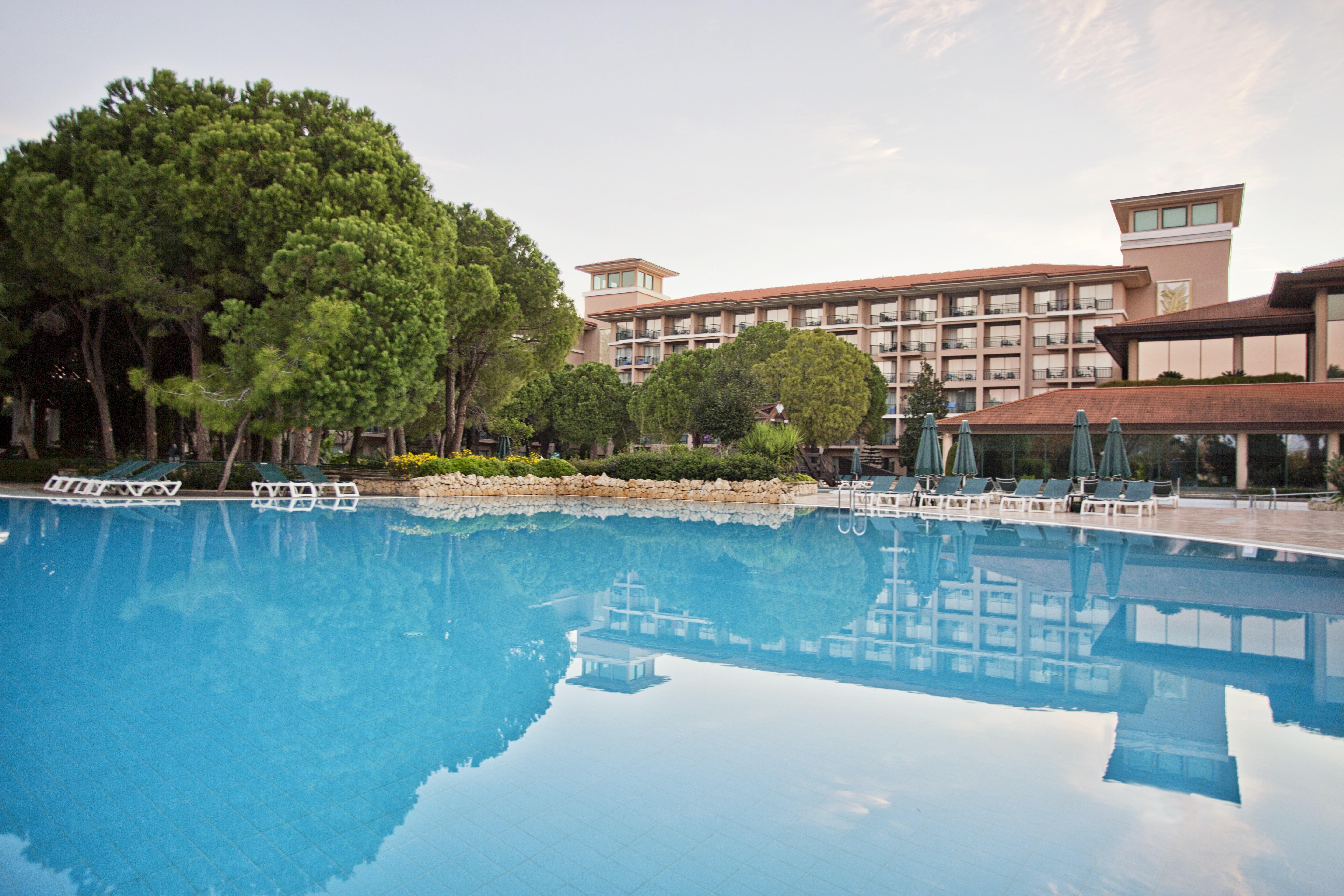 โรงแรมไอซี กรีน พาเลซ อันตัลยา ภายนอก รูปภาพ The hotel's swimming pool