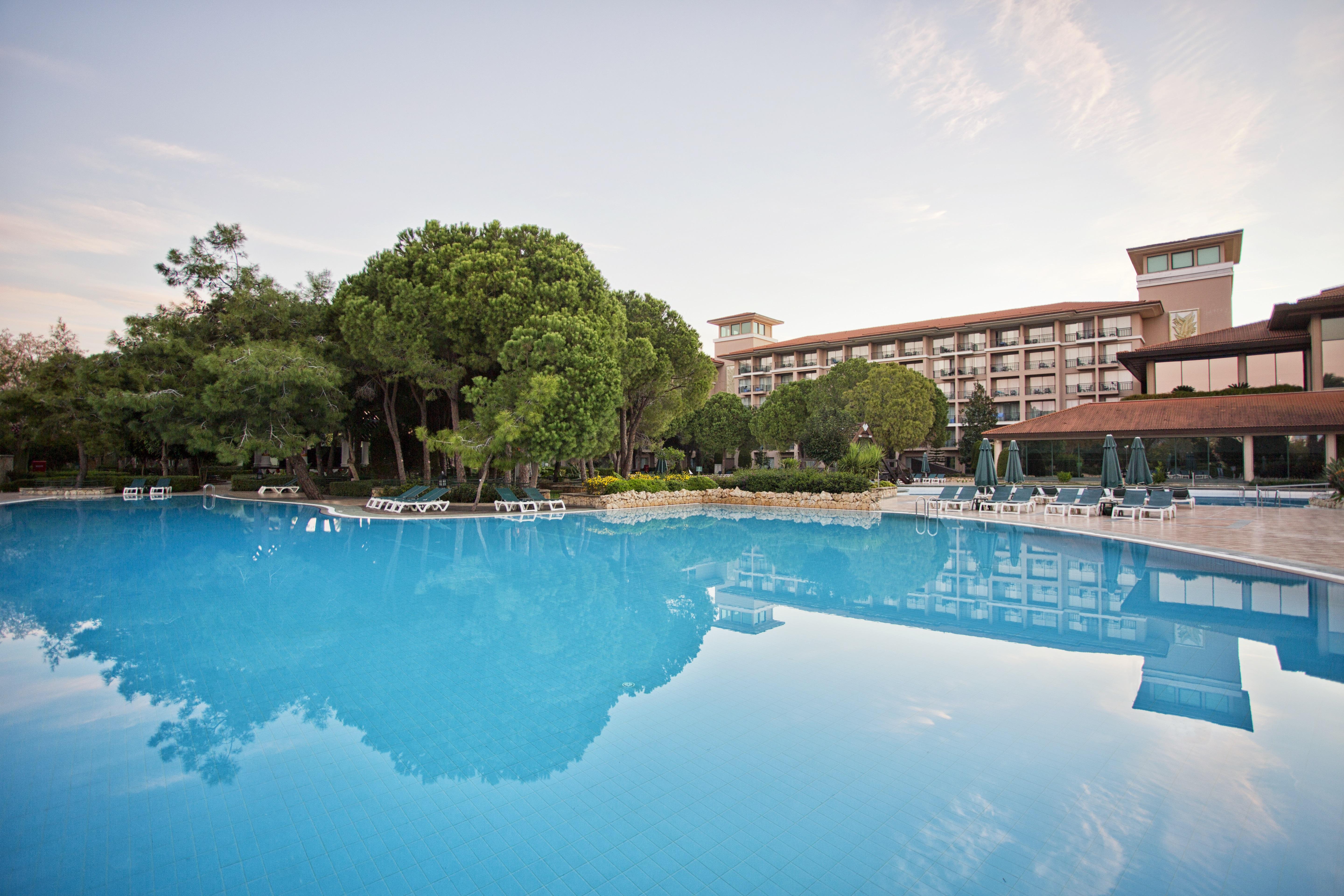โรงแรมไอซี กรีน พาเลซ อันตัลยา ภายนอก รูปภาพ The swimming pool at the hotel